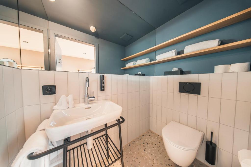 HOP Bliss Suite Zweites Badezimmer WC Interlaken