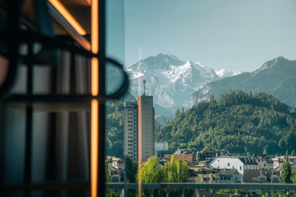 HOP Loft Suite 580 Jungfrau Bergblick Gleitschirm Interlaken