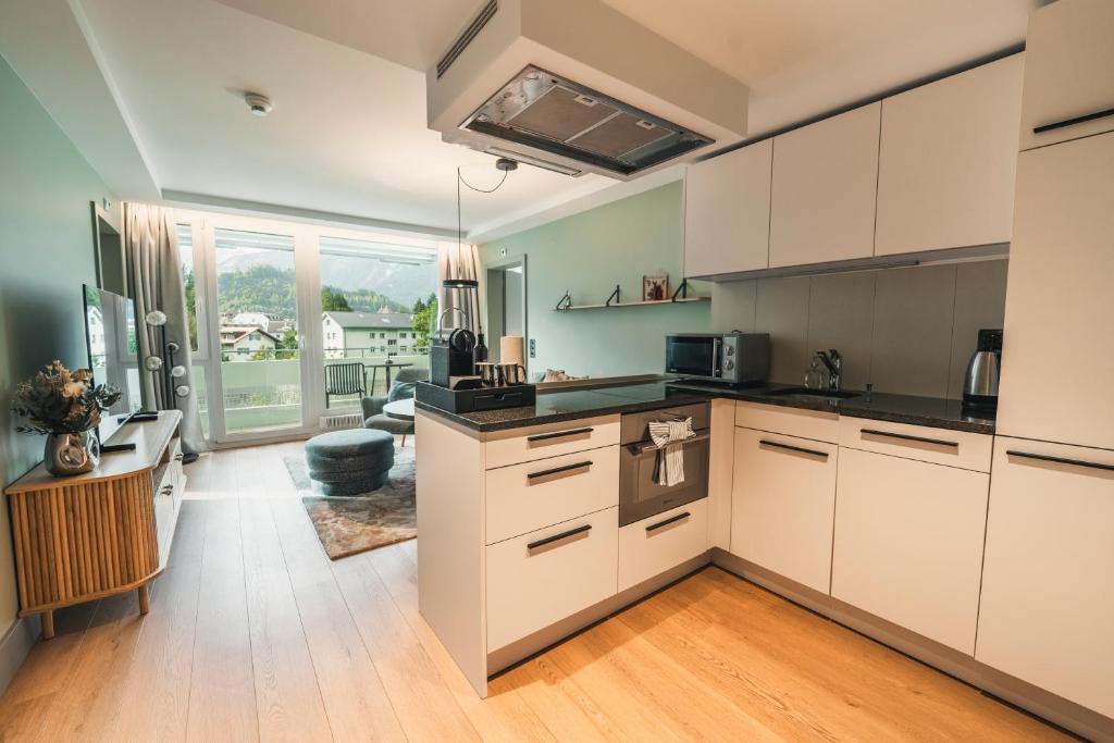 HOP Luxe 250 Voll ausgestattete Kueche Bergblick Interlaken