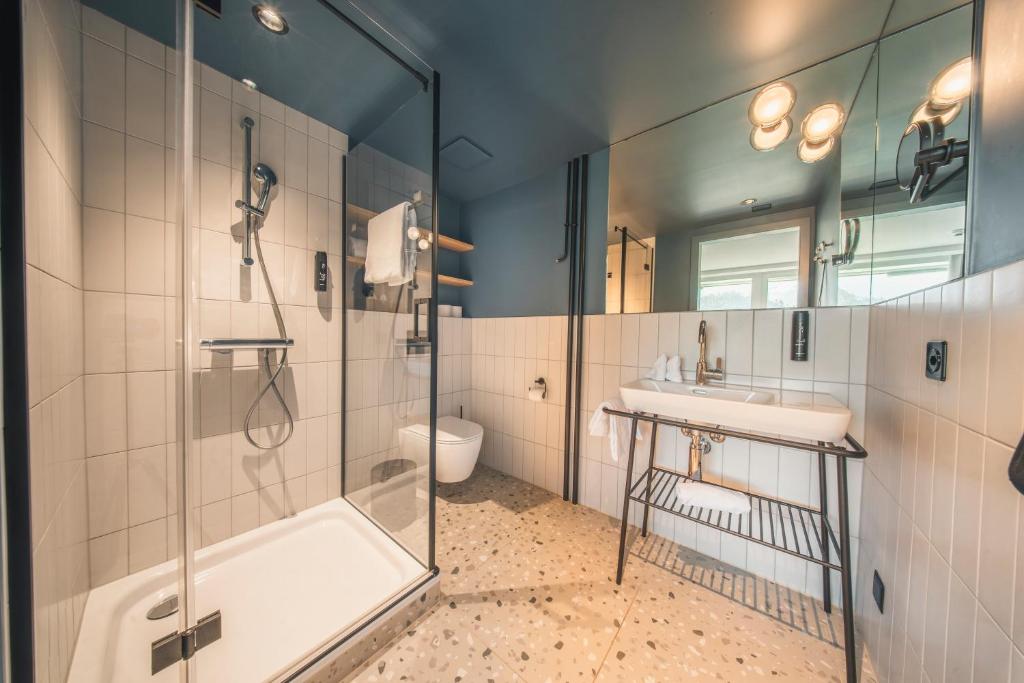 HOP Luxe 450 Badezimmer Dusche WC Design Interlaken