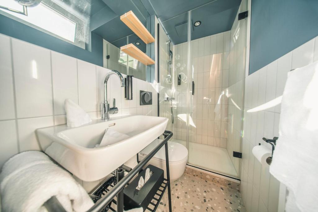 HOP Mate 140 Zweites Badezimmer Dusche Interlaken