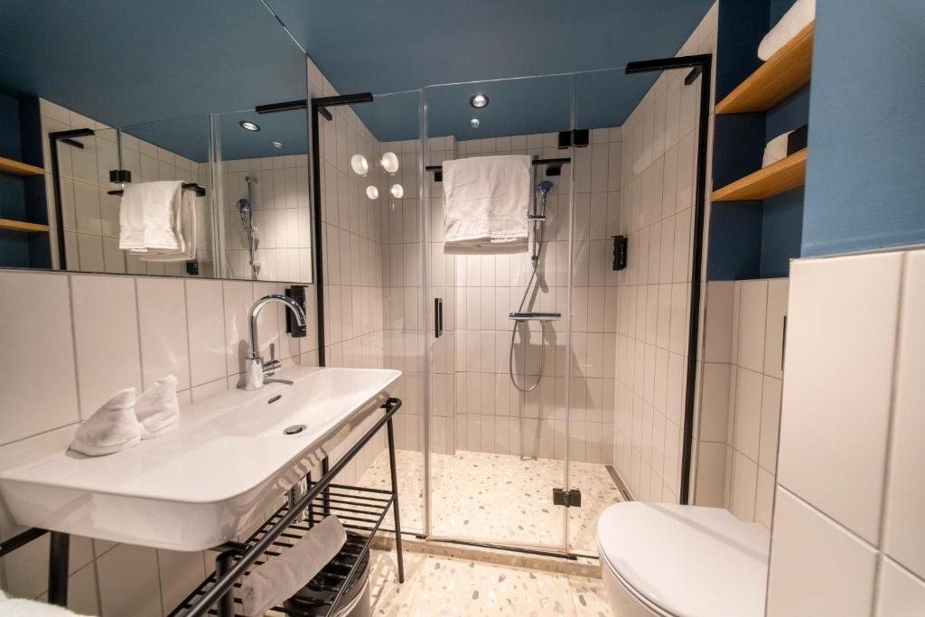 HOP Mate 340 Badezimmer Dusche WC Interlaken