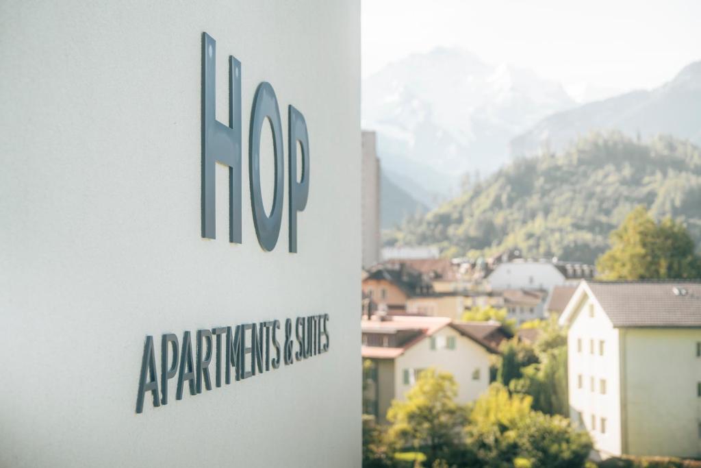 HOP Mate 340 HOP Schild Bergblick Interlaken