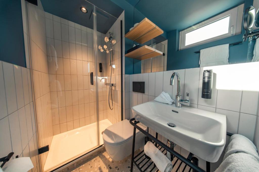 HOP Mate 460 Balkon Bergblick Interlaken