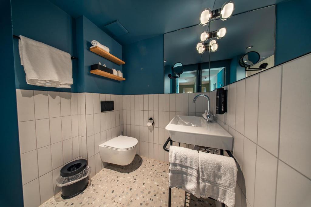 HOP Mate 460 Badezimmer Dusche WC Interlaken