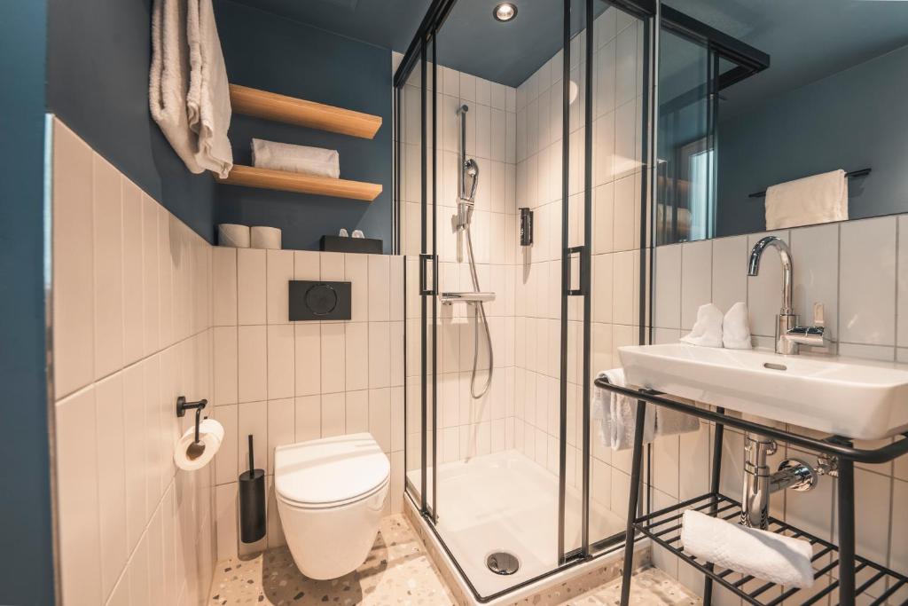 HOP Pure Studio 430 Badezimmer Dusche WC Design Interlaken